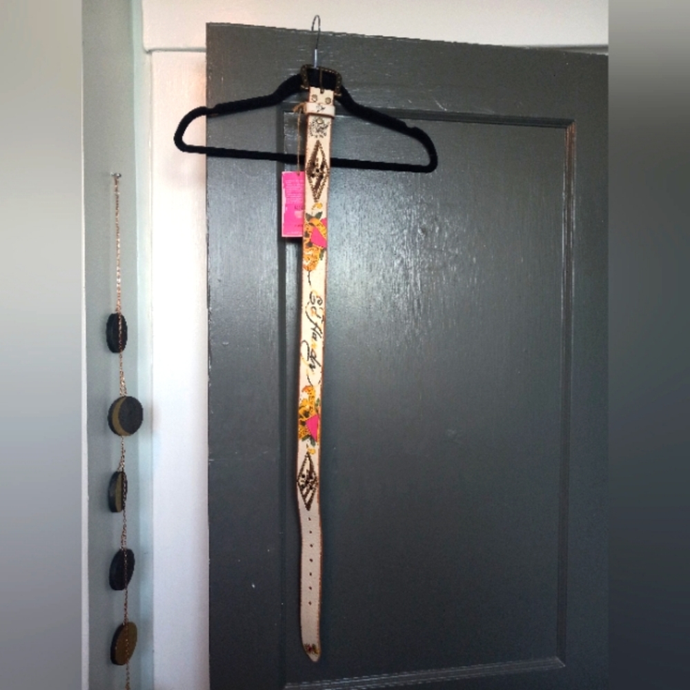 Y2K 2000s ED Hardy skull bird love kills slowly small
